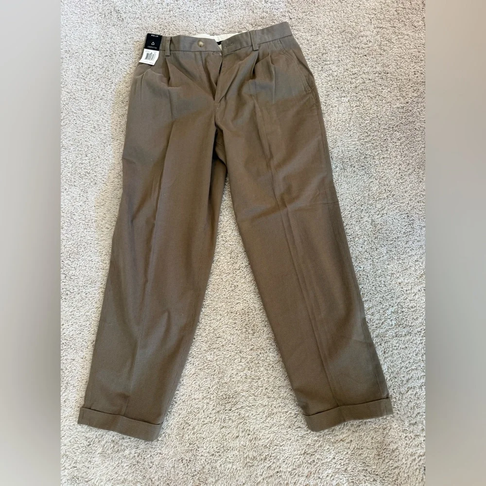 NWT 30x30 Claiborne Men's brown/tan pleated Pants.  Cuffed leg.